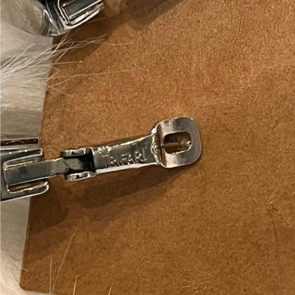 Vintage Crown Trifari Silver Tone Clip-On Earrings Sleek - Picture 6 of 6